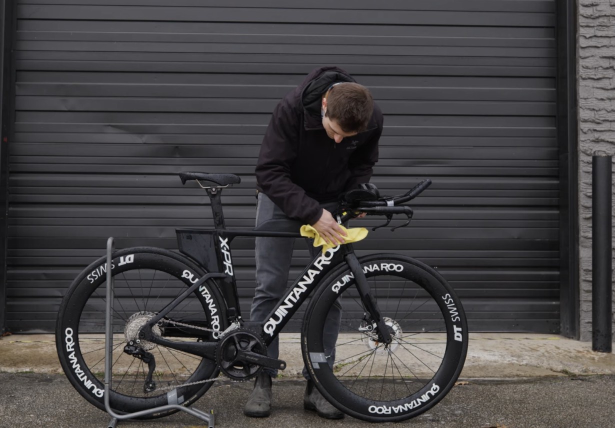 Mantenimiento de una bici de triatlón antes de un entrenamiento o competición