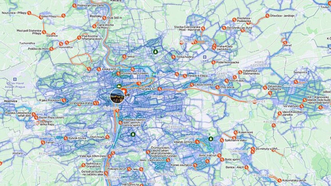 Mapa de actividades y segmentos registrados en Strava en una zona urbana