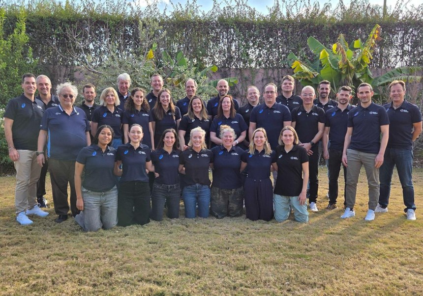 Equipo de World Triathlon reunido en Marrakech durante el encuentro interno previo al lanzamiento del Triathlon World Tour.