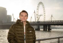 Alex Yee posa en Londres con el London Eye al fondo antes del WTCS Londres 2026