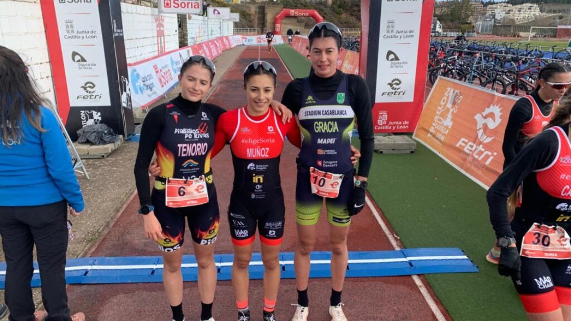 Podio femenino del Duatlón de Soria 2026 con Marina Muñoz, María Tenorio y Lucía Gracia