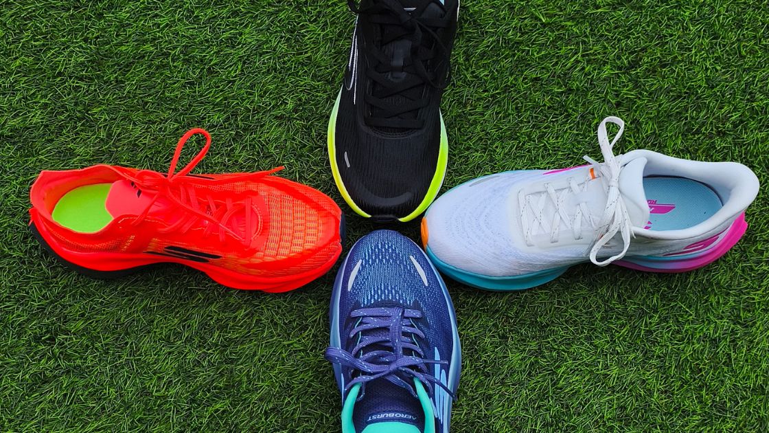 Detalle lateral de la Skechers Aero Pulse Slip-ins con Arch Fit y suela Goodyear