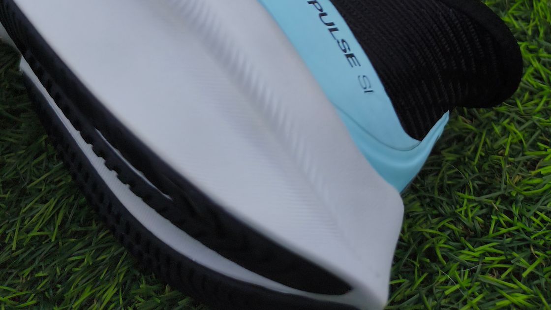 Sistema Slip-ins y contrafuerte trasero de la Aero Pulse Detalle del talón de la Skechers Aero Pulse Slip-ins con sistema Slip-ins