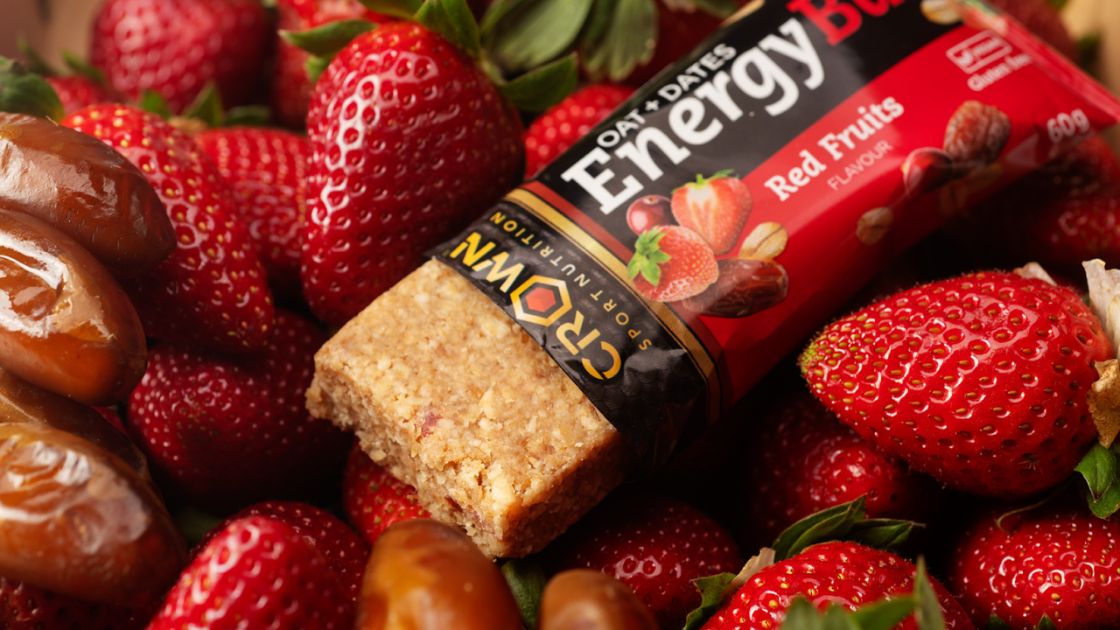Barrita energética Crown Energy Bar 2.0 sabor frutos rojos con avena y dátiles