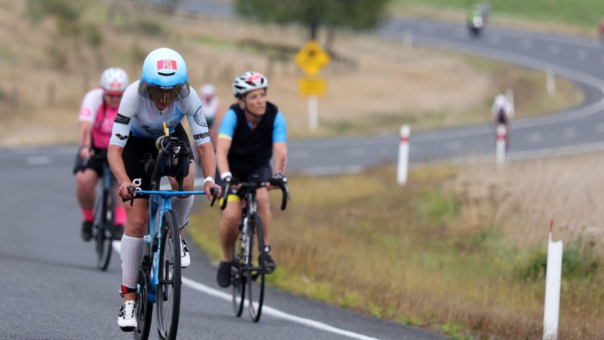 Fenella Langridge durante el IRONMAN New Zealand 2026 en Taupo
