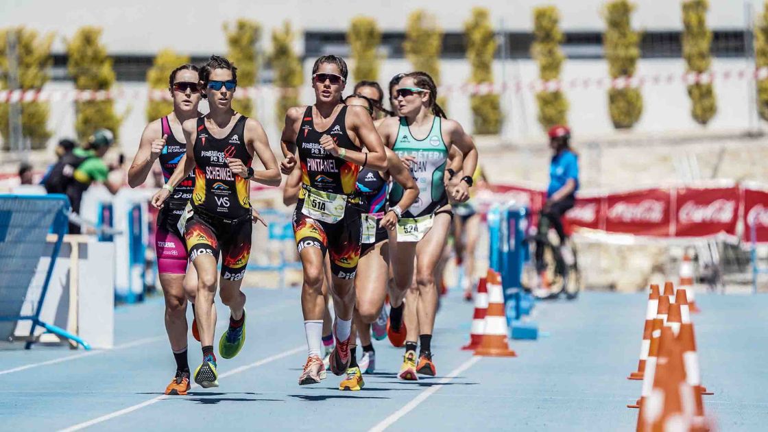 Duatletas corriendo en La Nucia