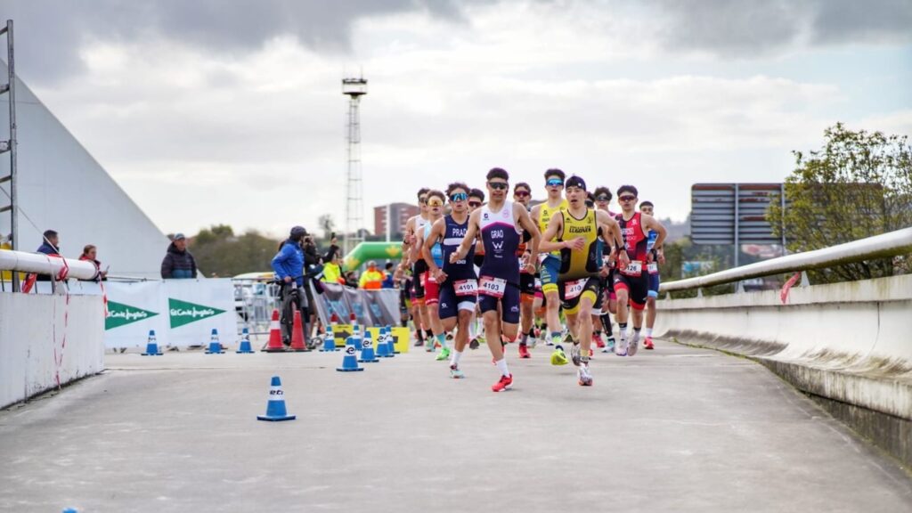 Duatletas compiten en el fin de semana nacional de duatlón celebrado en Avilés en 2026