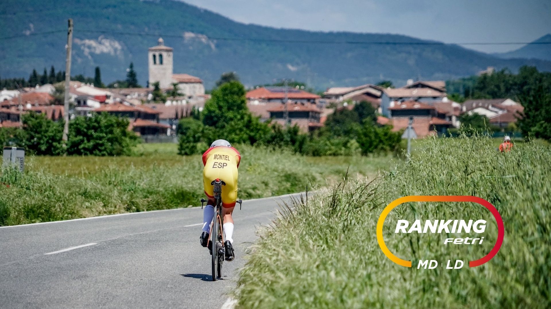 Ciclista de la selección española compitiendo en carretera en una prueba del Ranking FETRI MD y LD 2026