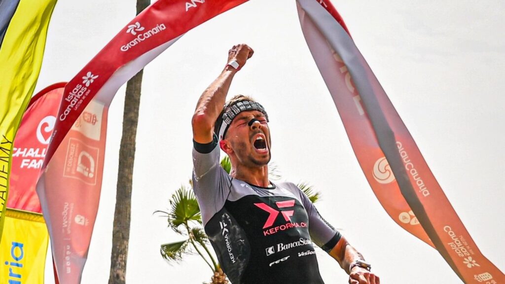 Damien Le Mesnager celebra su victoria en el Anfi Challenge Mogán Gran Canaria 2026