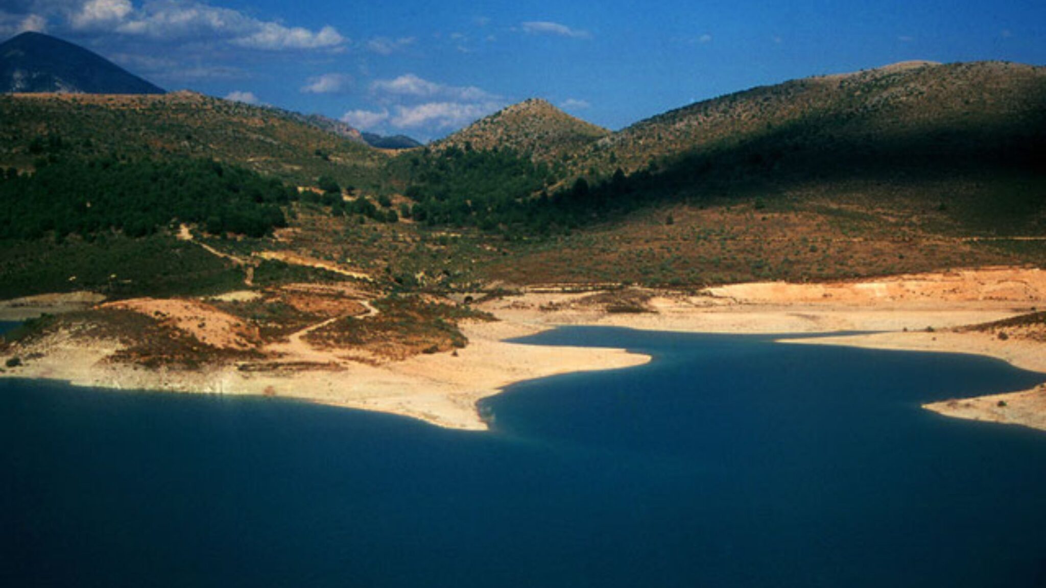 Embalse de San Clemente en Huéscar, escenario de la natación del Desafío Geoparque de Granada 2026