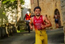 Kevin Tarek Viñuela compitiendo con España en una prueba de triatlón cros