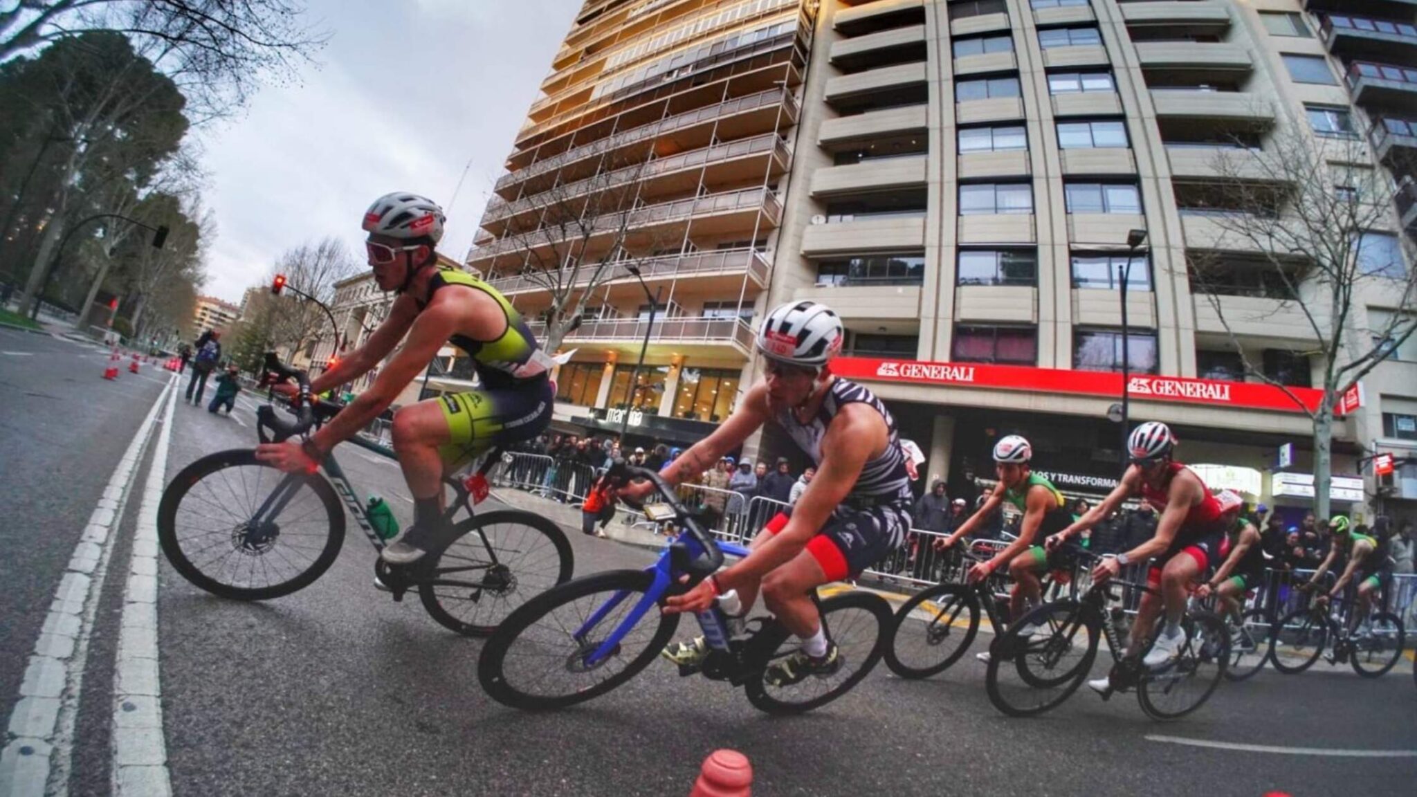 Duatletas en el segmento ciclista de la Liga Nacional de Clubes de Duatlón
