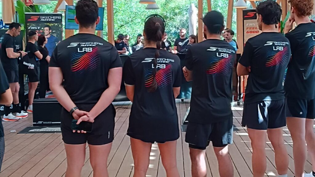 Participantes del evento de presentación de Skechers Aero Razor en Madrid