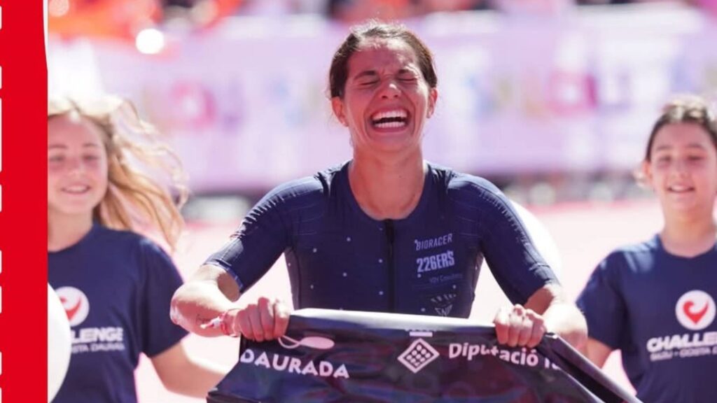 Elisabetta Curridori cruza la meta como ganadora del Challenge Salou-Costa Daurada 2026