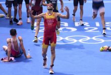 Spanish triathlete celebrates in the finish area of ​​the Paris 2024 Olympic Games