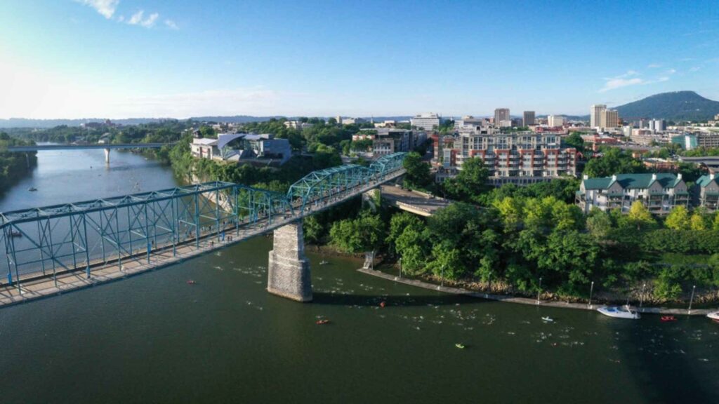 Vista aérea de Chattanooga y el río Tennessee, sede del Mundial IRONMAN 70.3 2027