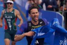 Dorian Coninx cruza la meta tras ganar la WTCS Quiberon 2026