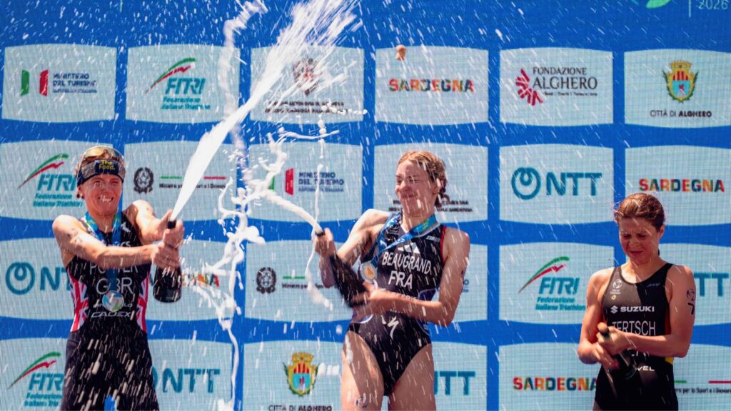 Podio femenino de la WTCS Alghero 2026