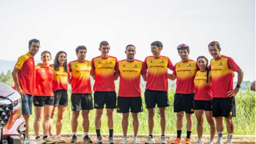 Spanish Cross Triathlon Team before the 2026 European Championships in Banyoles
