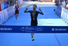 Dorian Coninx cruza la meta como campeón del mundo de relevos mixtos 2026 en Hamburgo