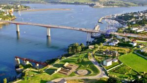 Vista aérea de la ría de Ribadeo y el Puente de los Santos