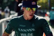 Hayden Wilde corriendo durante una competición de triatlón