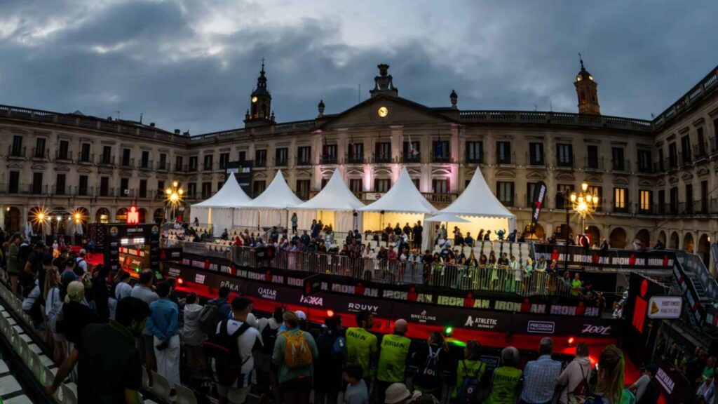 Meta del IRONMAN Vitoria-Gasteiz en la Plaza de España