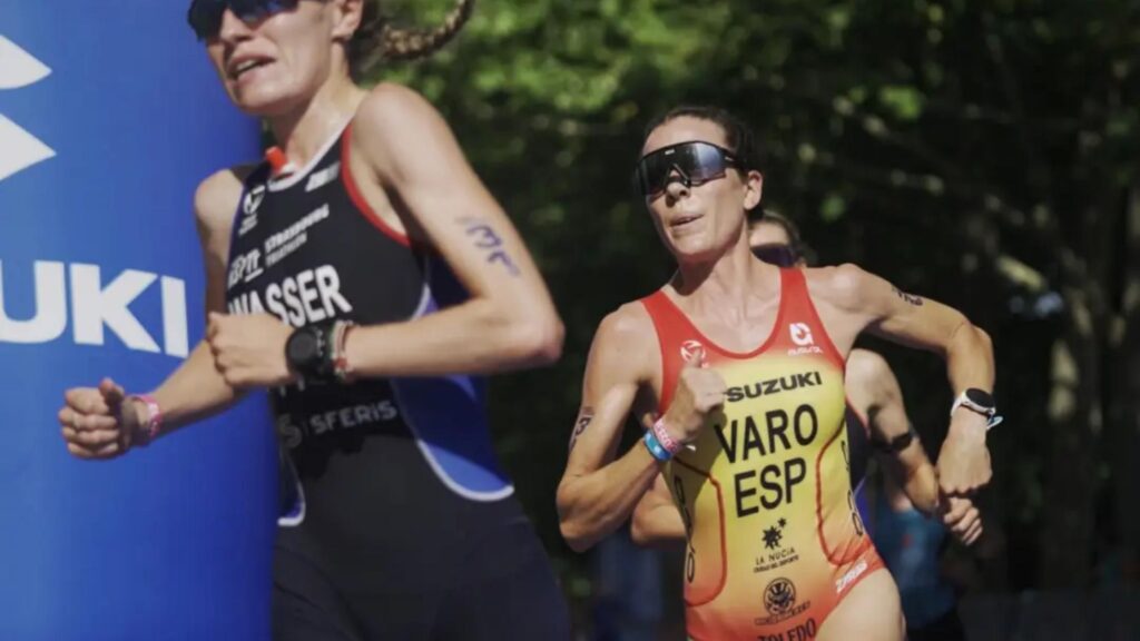 María Varo durante la carrera a pie del Europeo de Duatlón 2026 en Banyoles