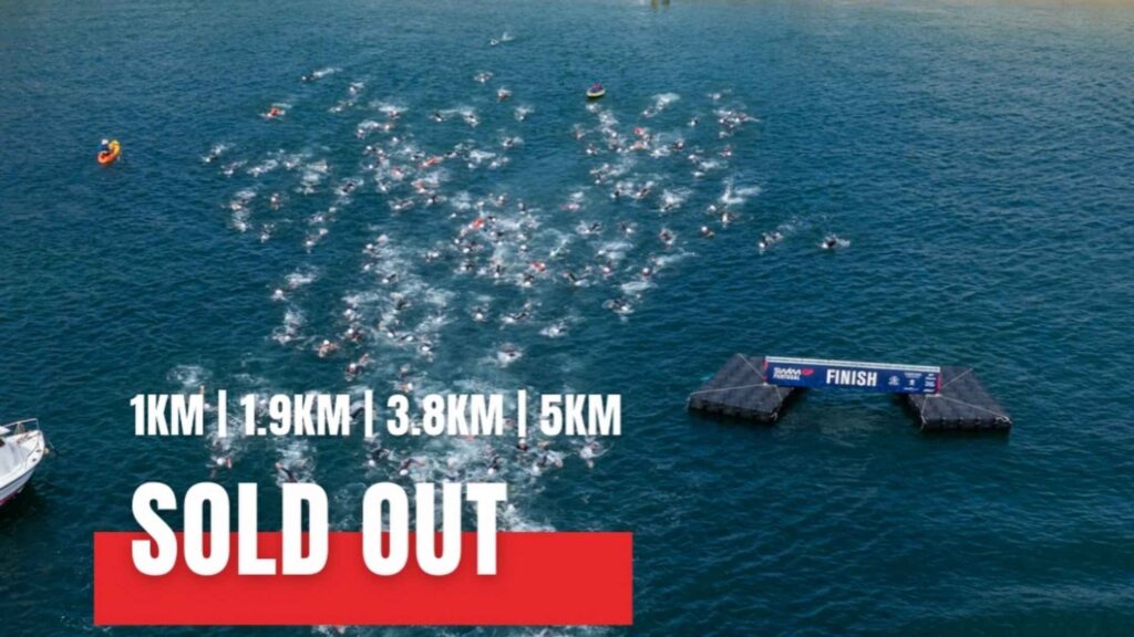 Salida multitudinaria de nadadores en el Swim Grand Prix con las distancias de 1, 1,9, 3,8 y 5 km agotadas