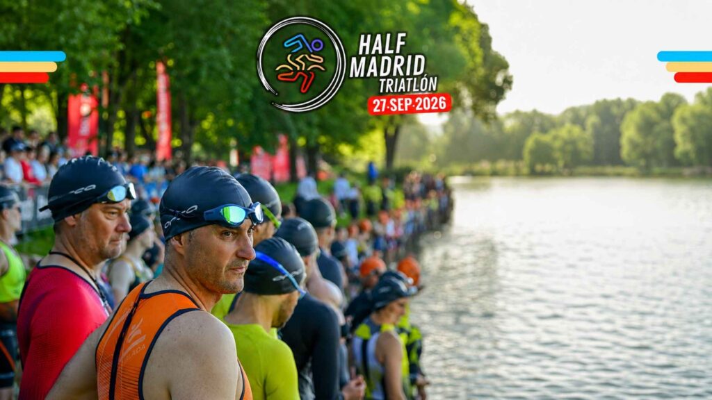 Triatletas preparados para la salida del Half Madrid 2026 en la Casa de Campo