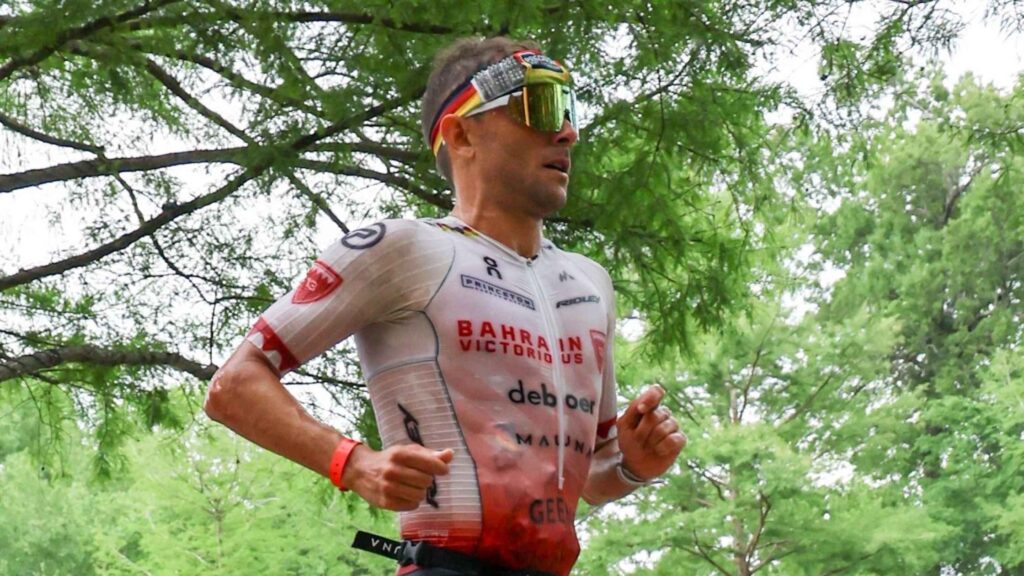Jelle Geens durante a corrida de um triatlo.