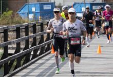 Triatletas durante la carrera a pie del IRONMAN Kalmar