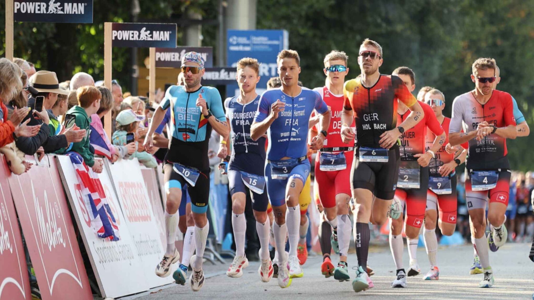 Grupo de atletas corriendo en el Powerman Zofingen, sede del Mundial de Duatlón de Larga Distancia 2026