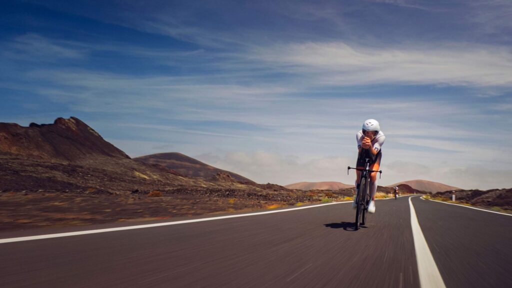 ordi Montraveta en el segmento ciclista del IRONMAN Lanzarote 2026