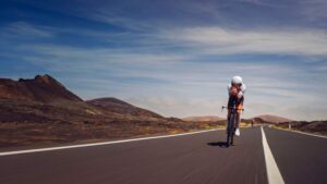 ordi Montraveta en el segmento ciclista del IRONMAN Lanzarote 2026