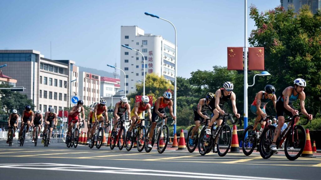 Pelotón ciclista durante la WTCS Weihai en China