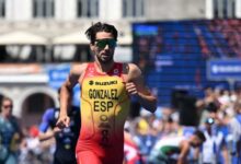 Triatleta español González durante una prueba de las World Triathlon Championship Series