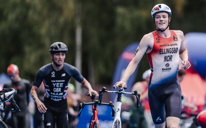 Alex Yee durante el segmento ciclista de la WTCS Karlovy Vary 2026