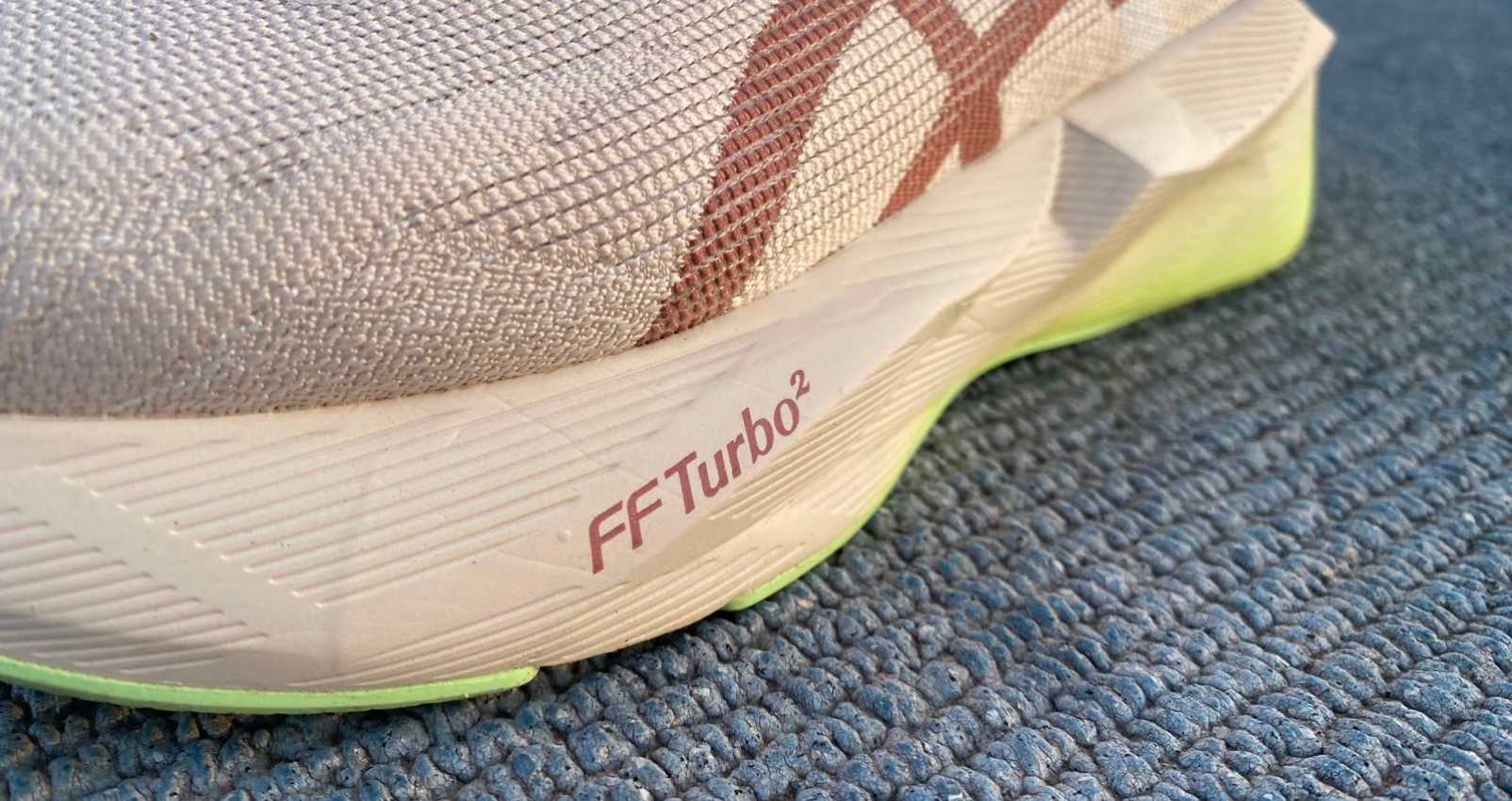 Detalle de la mediasuela FF TURBO SQUARED de las ASICS NOVABLAST 6