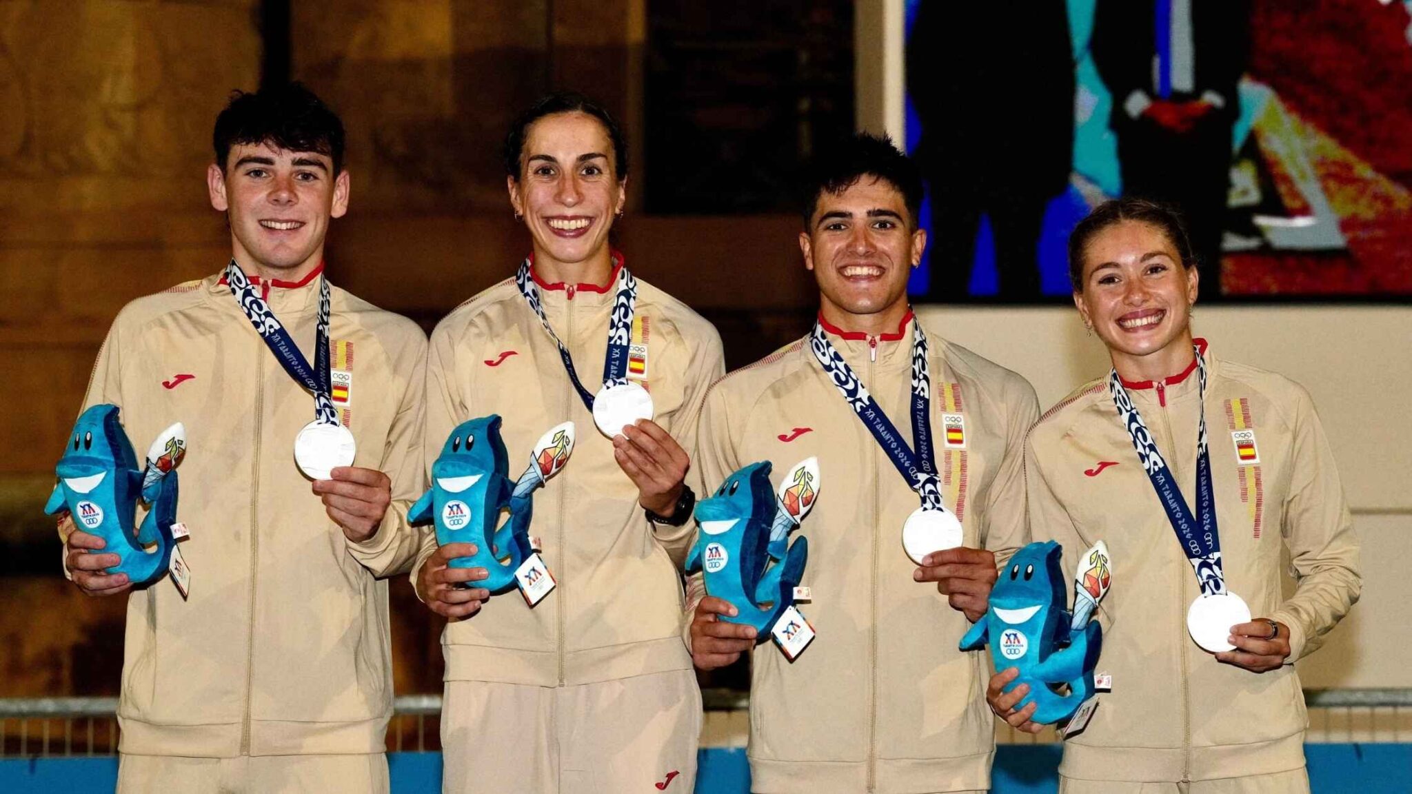 Equipo español de relevo mixto con la plata en Taranto 2026