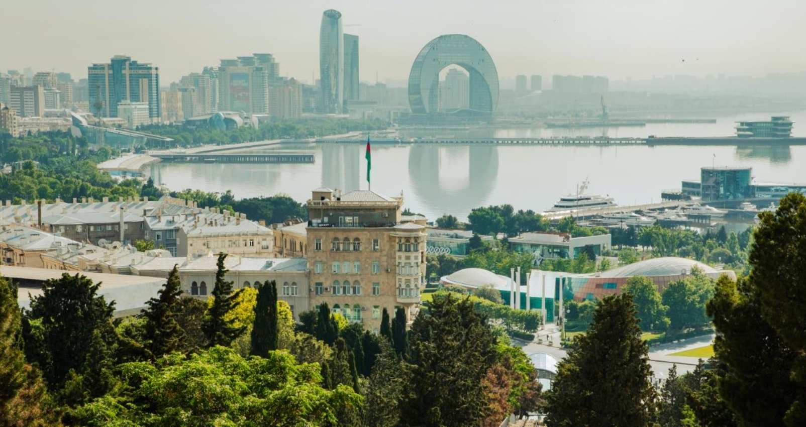 Vista panorámica de Bakú, sede del primer IRONMAN 70.3 de Azerbaiyán