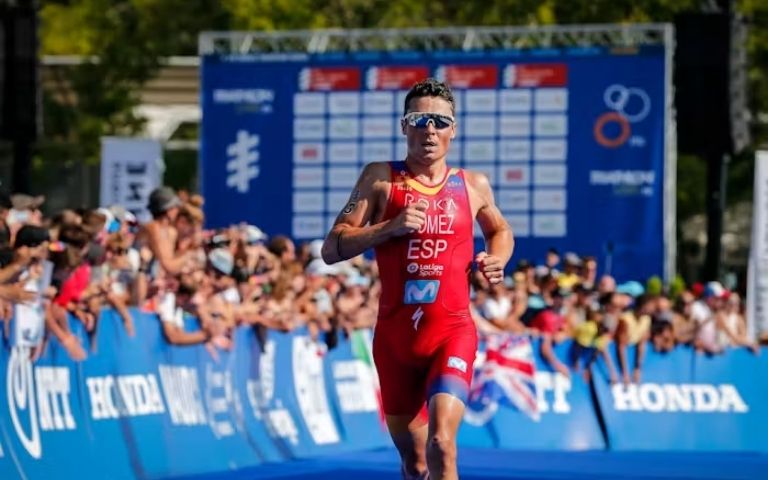 Javier Gómez Noya compitiendo en una prueba internacional,