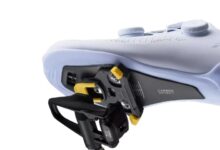 Pedal Shimano SPD-SLR enganchado a una zapatilla de carretera con la nueva cala