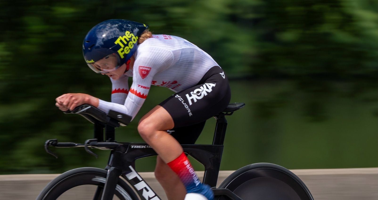 Taylor Knibb durante una contrarreloj de ciclismo en Estados Unidos