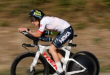 Taylor Knibb compitiendo en bicicleta de contrarreloj