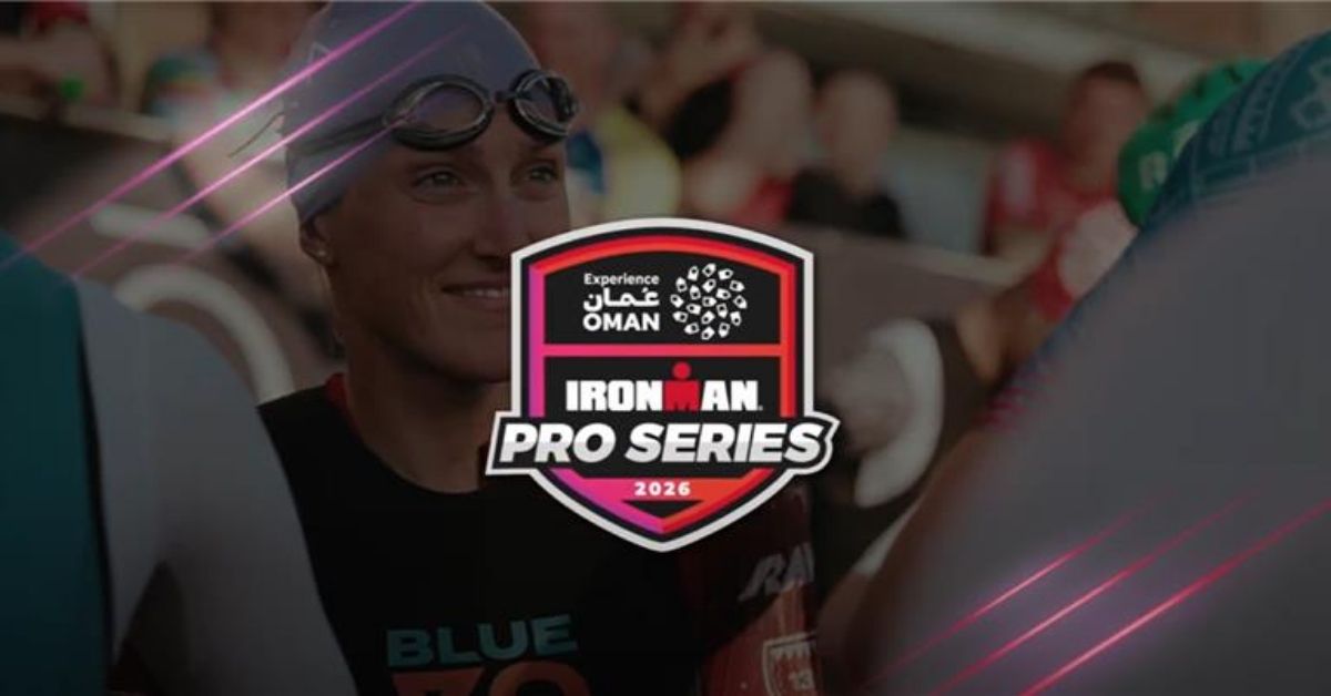 Logotipo de la IRONMAN Pro Series 2026 sobre una imagen de una triatleta tras la competición