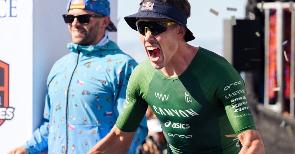 Hayden Wilde celebra su victoria en el Mundial IRONMAN 70.3 de Niza 2026