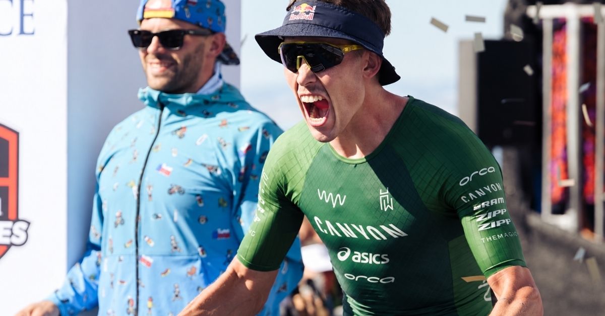 Hayden Wilde celebra su victoria en el Mundial IRONMAN 70.3 de Niza 2026