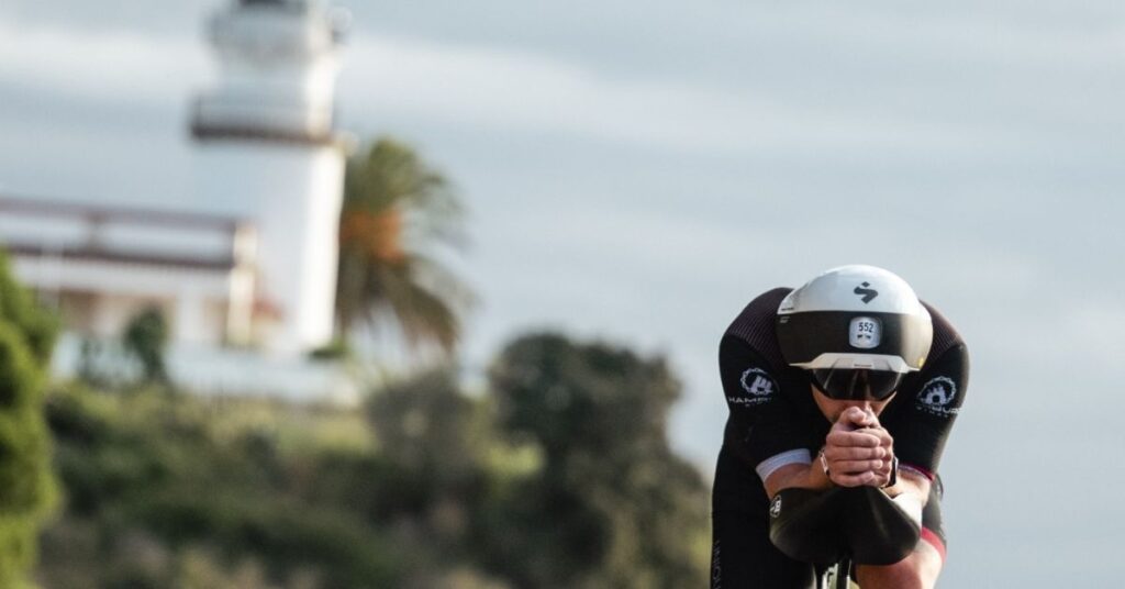 Triatleta en el segmento ciclista del IRONMAN Barcelona
