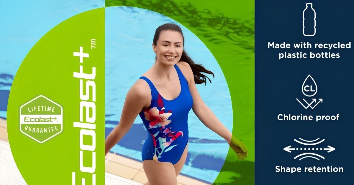Nadadora con bañador azul Zoggs Ecolast+ junto a una piscina